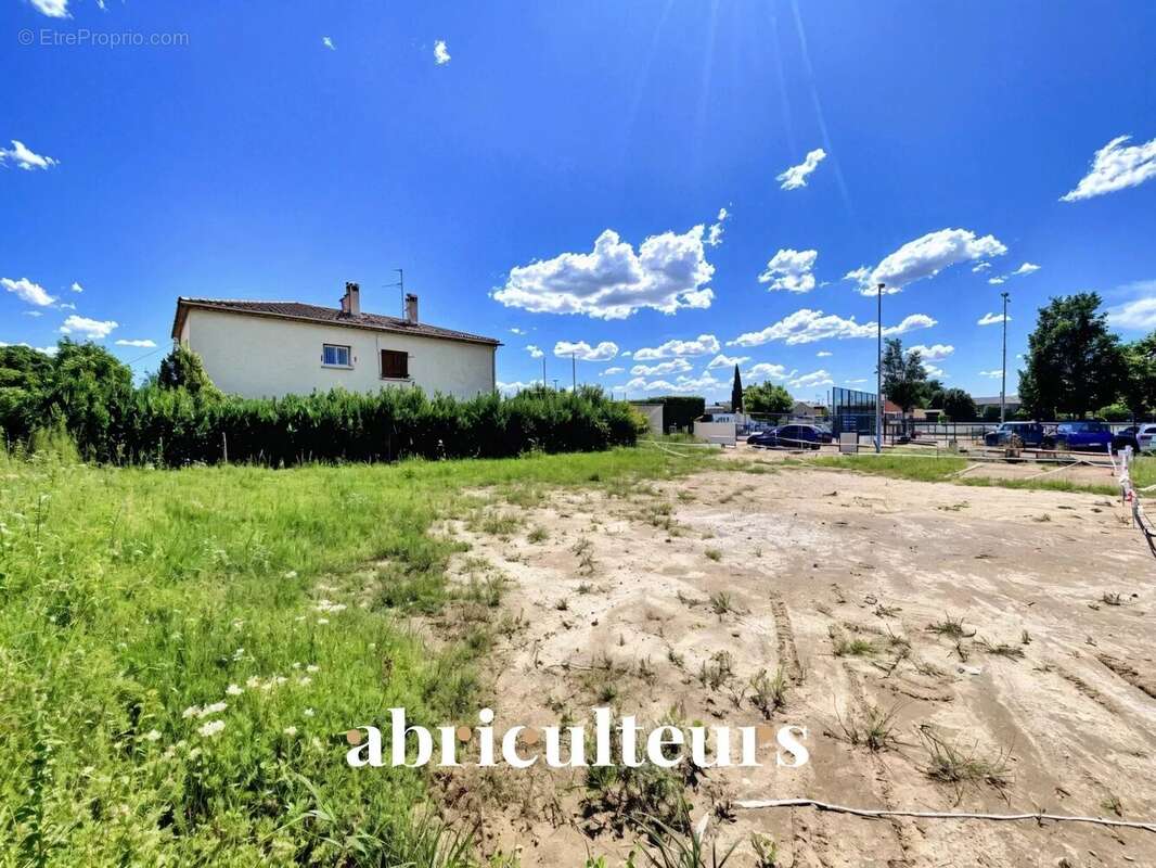 Terrain à PELISSANNE