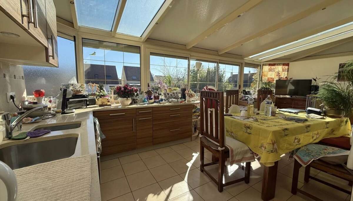 Maison à LES CLAYES-SOUS-BOIS