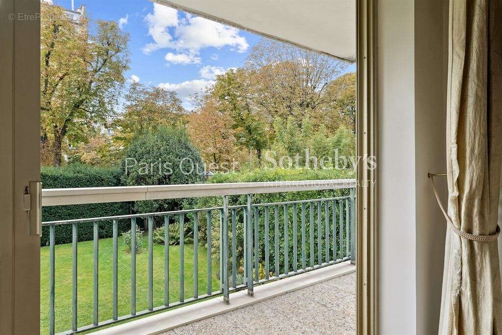 Appartement à NEUILLY-SUR-SEINE