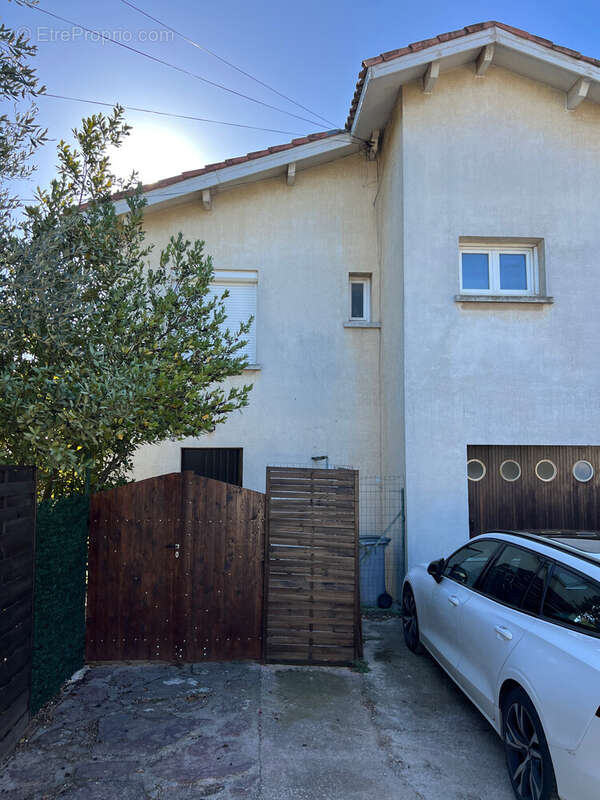 Appartement à MAUGUIO