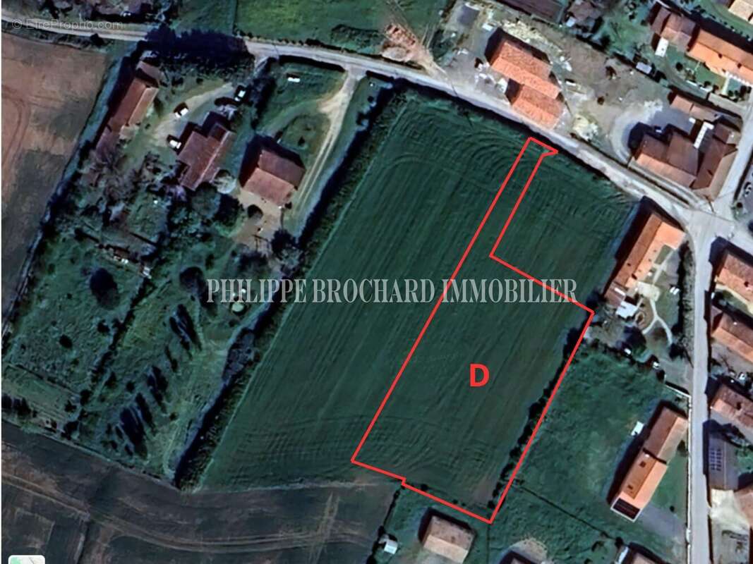 Terrain à MOUZEUIL-SAINT-MARTIN