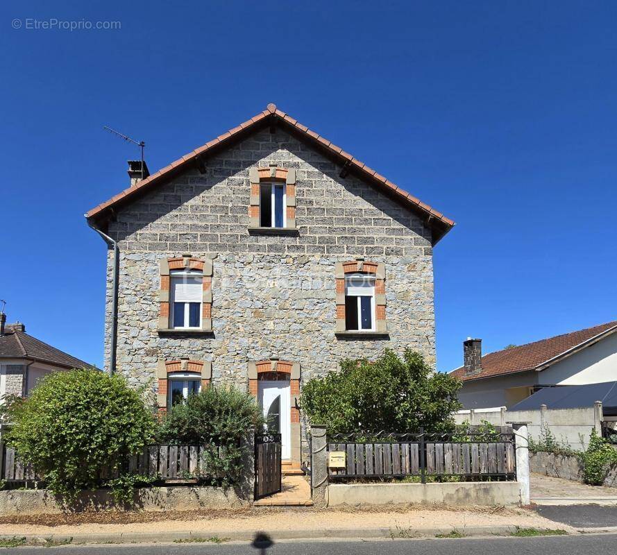 Maison à PUY-GUILLAUME