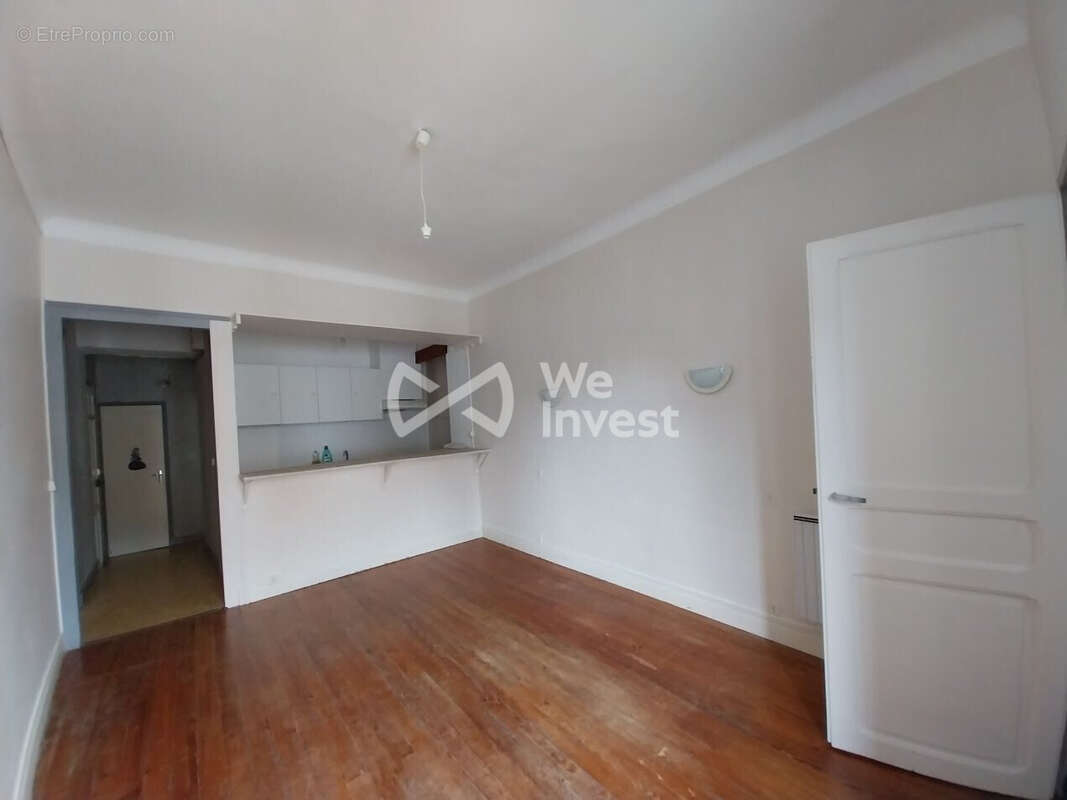 Appartement à NAY