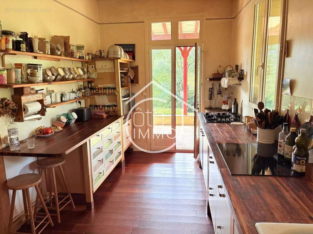 BERGERAC : Manoir atypique 17 pièces de 570m² avec dépendances - photo 7