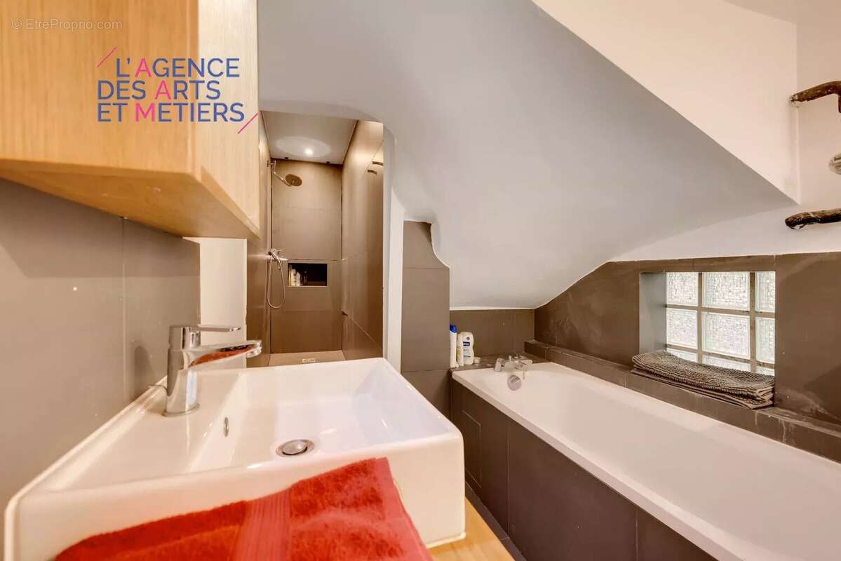 Appartement à PARIS-10E