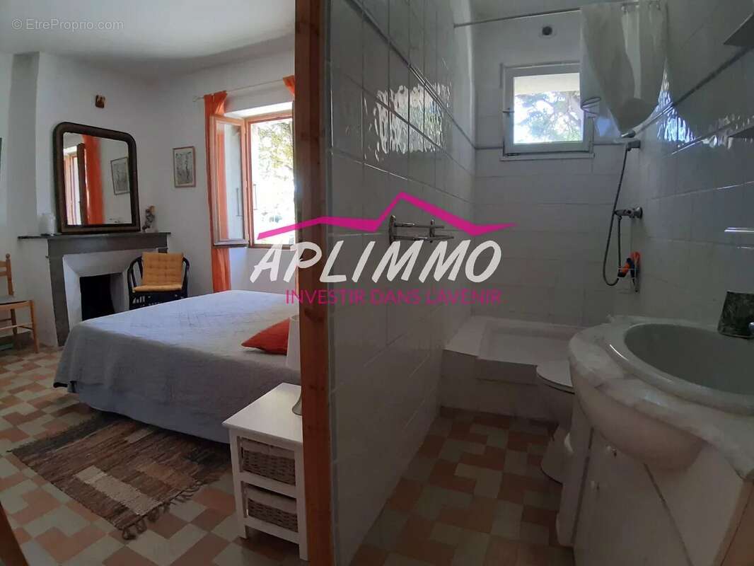 Maison à SAINT-MONTAN