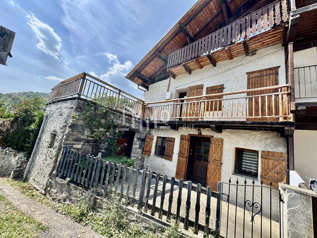 Maison à LES CHAPELLES