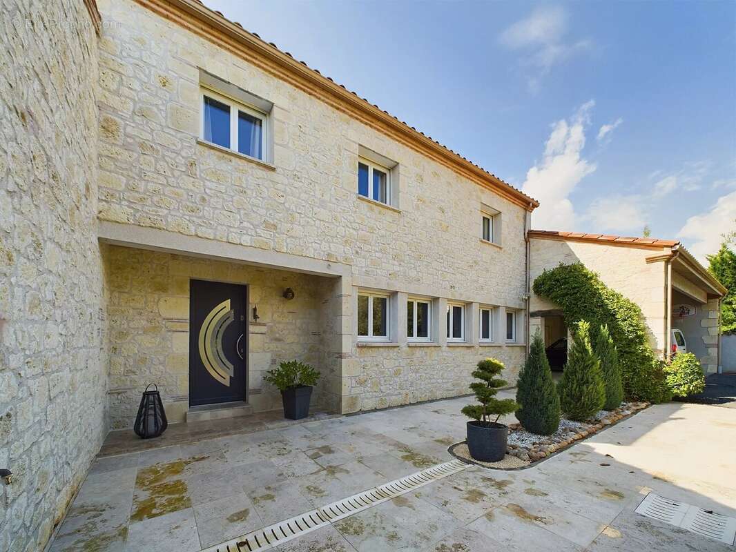 Magnifique propriété avec 2 gîtes, 2 piscines et vue imprenable - photo 3