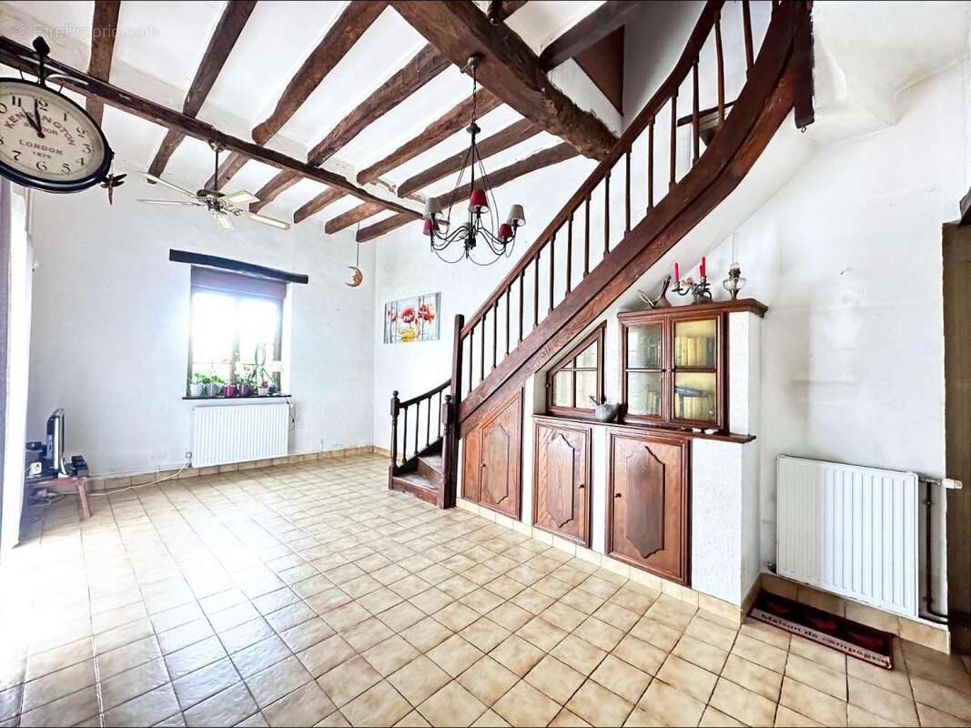 Maison à AVON-LES-ROCHES