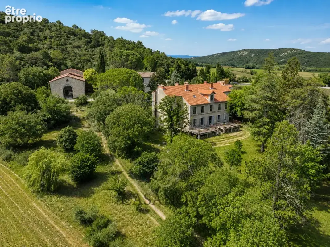 Domaine de caractère du XVIIe siècle sur 6.5 hectares avec près de 3 000 m² bâtis - photo 27