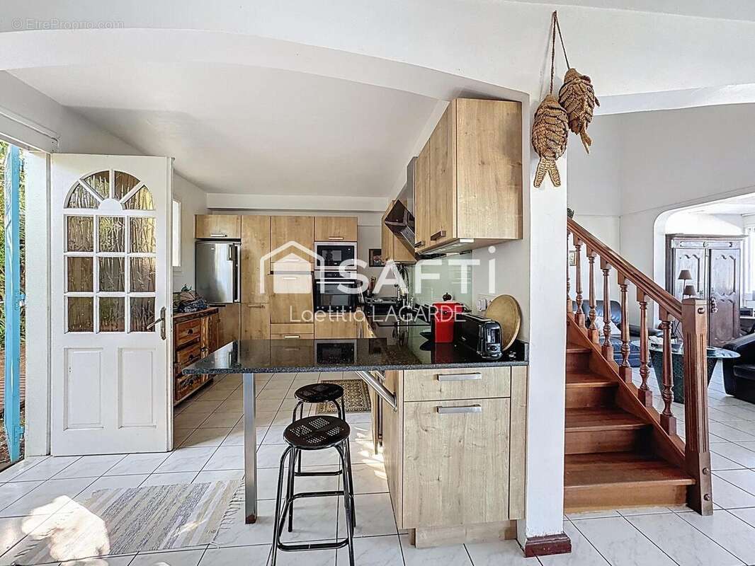 Maison 176 m² à Saint-Leu  - photo 4