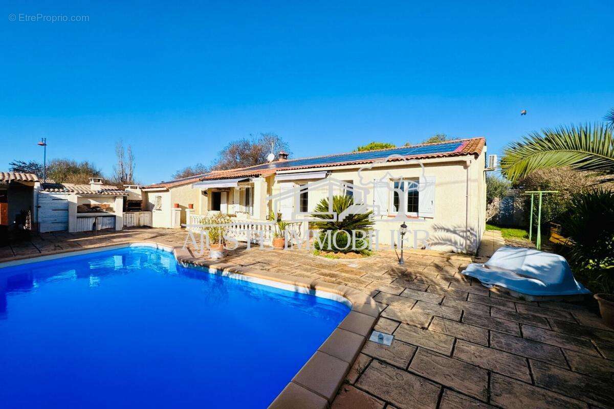 Maison à SAINT-VICTORET