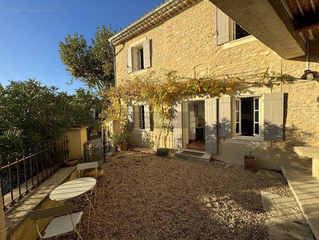 Maison à GORDES