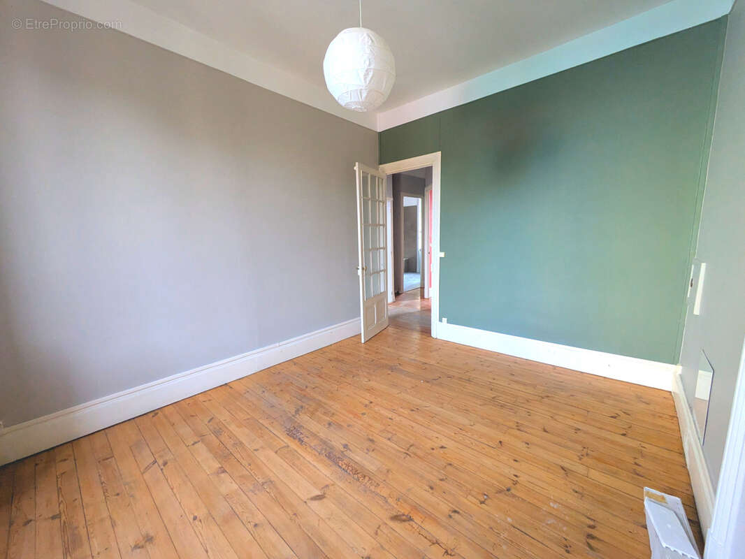 Proche du centre de FEURS, Appartement de 125m2 à vendre. - photo 4
