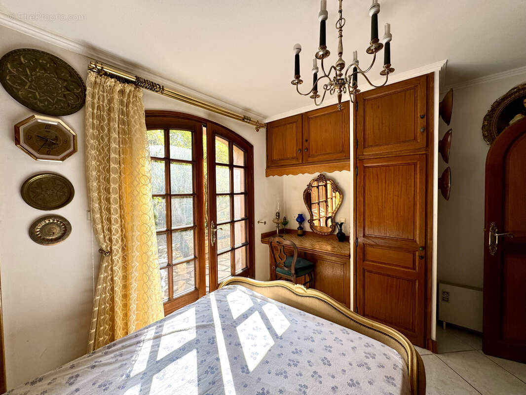 Maison à LES ISSAMBRES