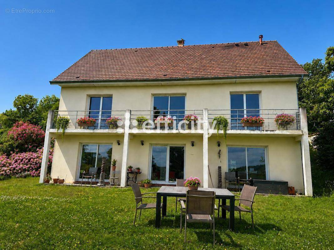 Maison à LOUYE