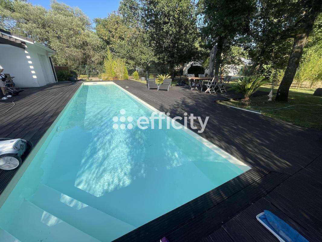 Maison 155 m² à Le Pian-Medoc  - photo 2
