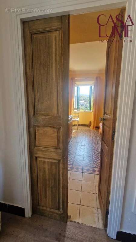 F6 de 125 m² + Studio de 28 m² + caves - photo 3