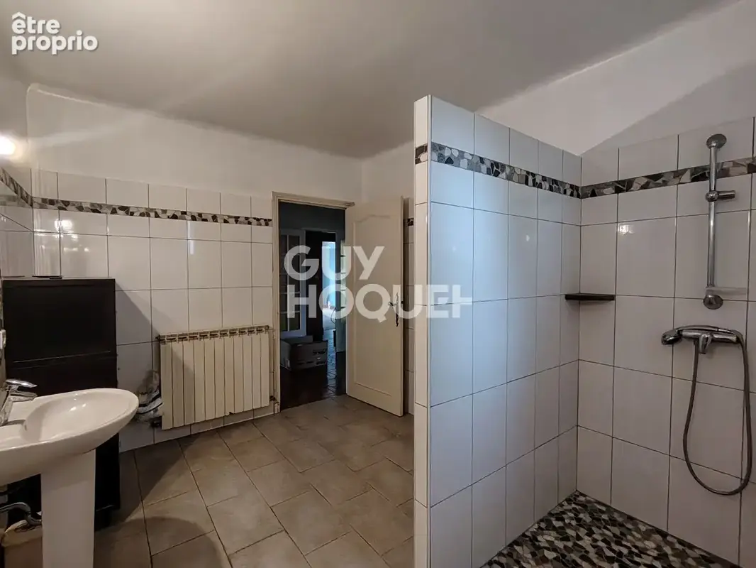 Carpentras Lègue - Maison de 7 pièce(s) de 210 m² avec 5 chambres, jardin et garage - photo 12