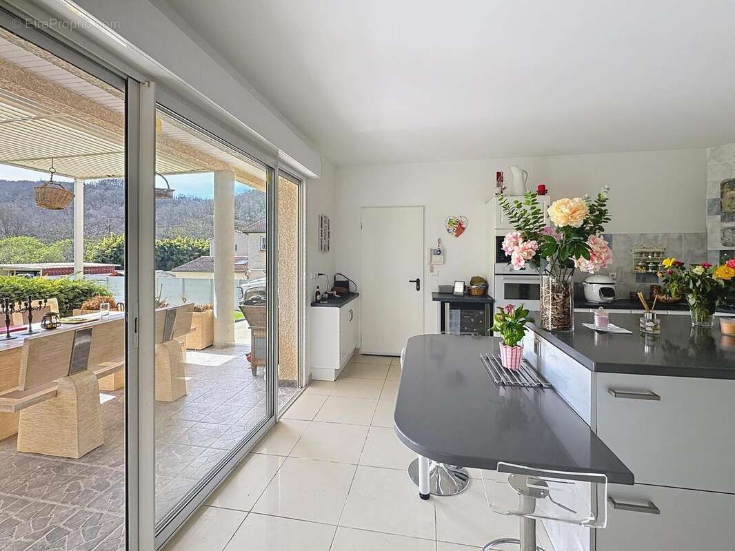 Maison 294 m² à Le Vernet  - photo 5