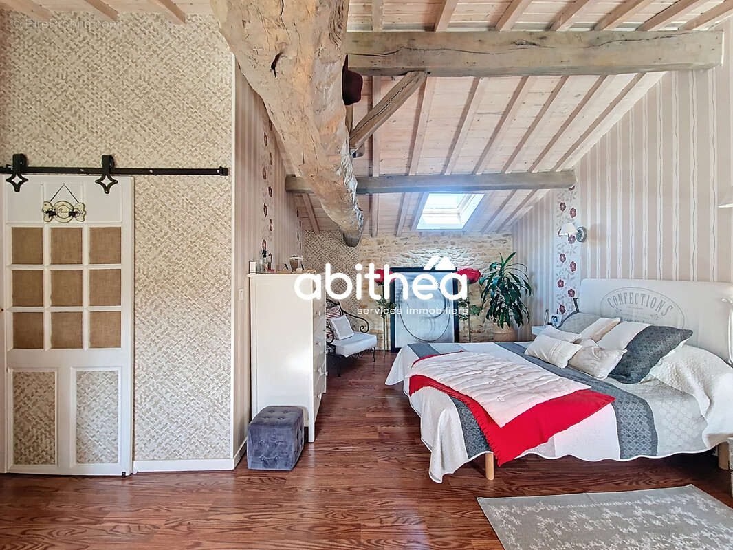 Maison à SAINT-GENIS-DE-SAINTONGE