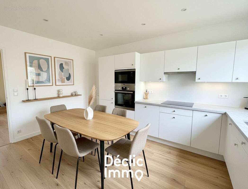 Maison à SAINT-CLEMENT-DE-RIVIERE