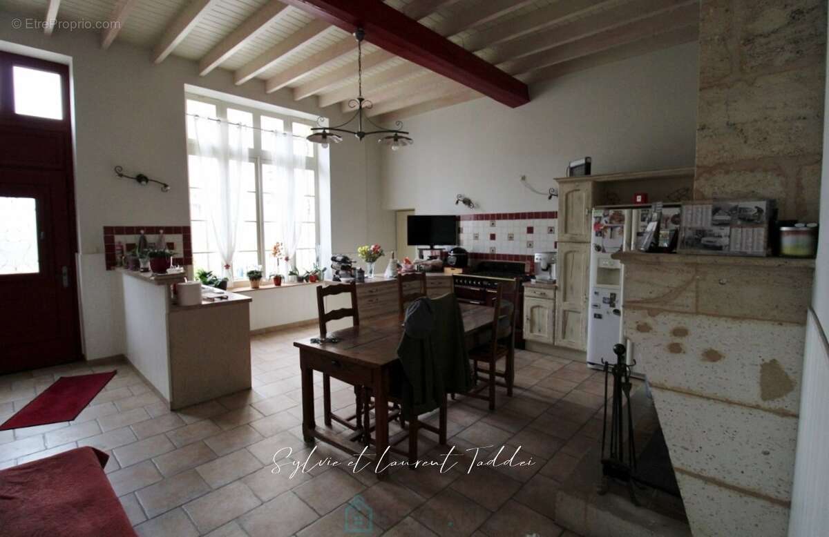 Maison de maitre renovee et outil professionnel cle en main sur plus de 10 hectares - photo 8