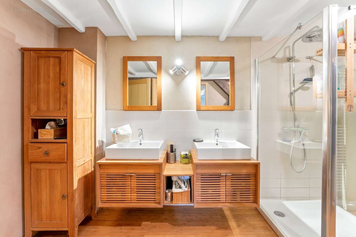 À VENDRE – Charmante ferme rénovée avec gîte indépendant et grange – Prévessin-Moëns - photo 8