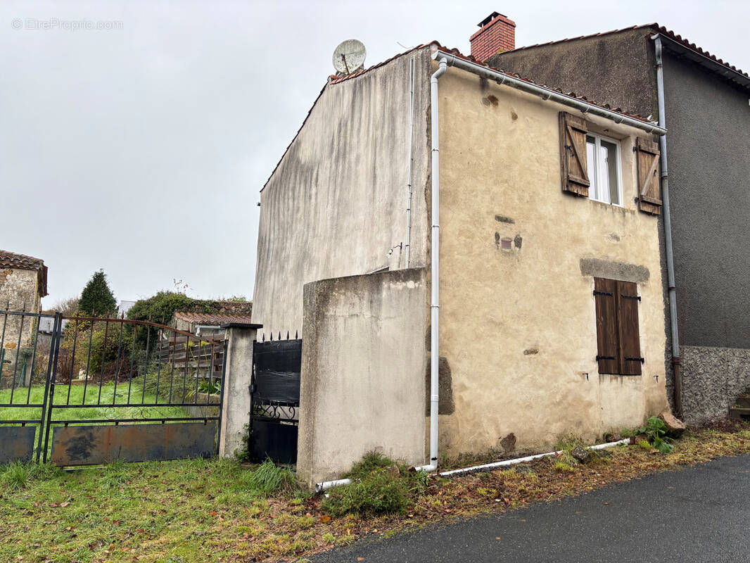Maison à BEAULIEU-SOUS-LA-ROCHE
