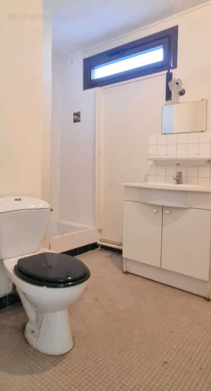 Ancienne loge de gardien   Beau potentiel après rénovation - photo 7