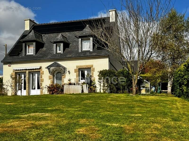 Maison à LE RELECQ-KERHUON