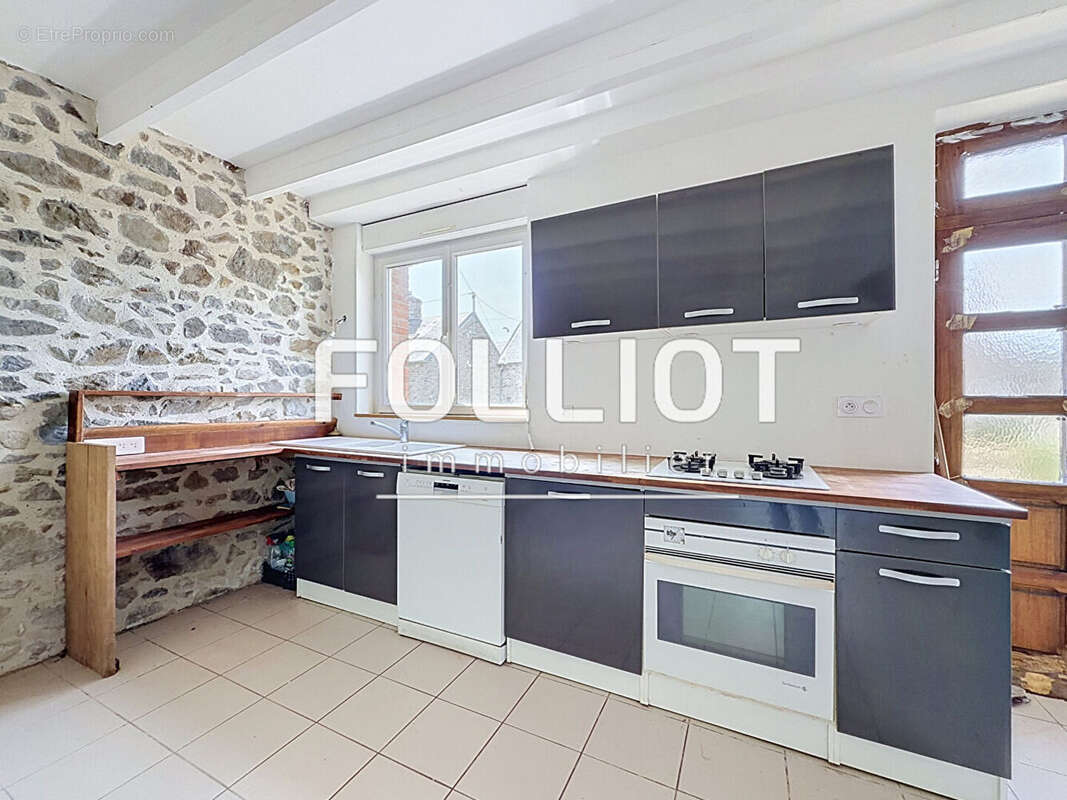 Agon-Coutainville, à deux kilomètres de la plage, maison en pierres de 160 m² - photo 7