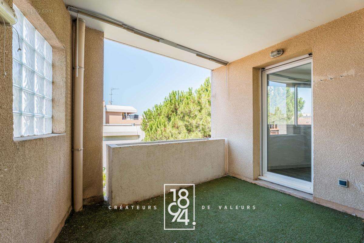 Appartement  type 3  61 m2  Garage  Ascenceur  terrasse 7m2 - photo 4