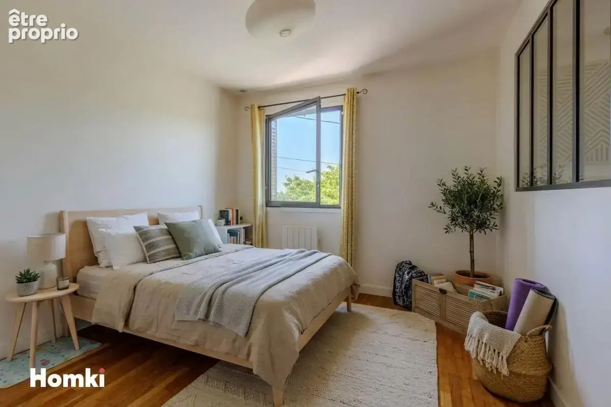 MIONS – Maison familiale de 158 m² avec véranda de 28 m² sur terrain de 777 m² - photo 9