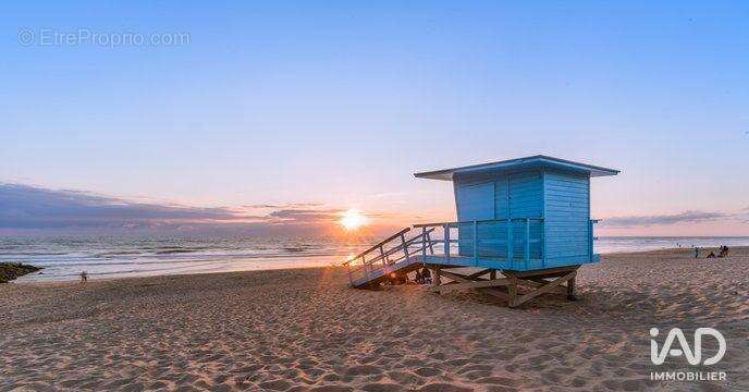 Photo 2 - Commerce à VENDAYS-MONTALIVET