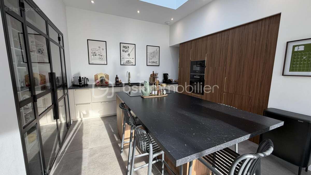 Maison à SAINT-DONAT-SUR-L'HERBASSE