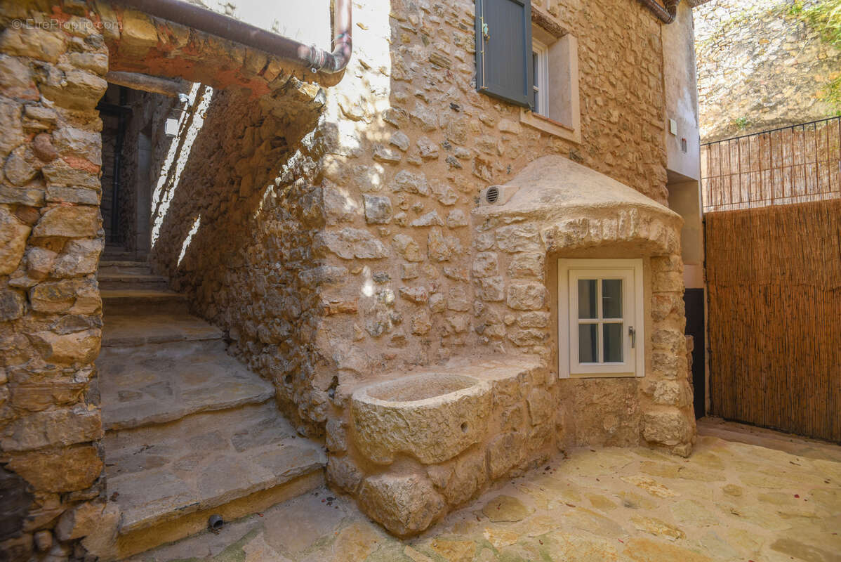 Maison à CHATEAUNEUF-GRASSE