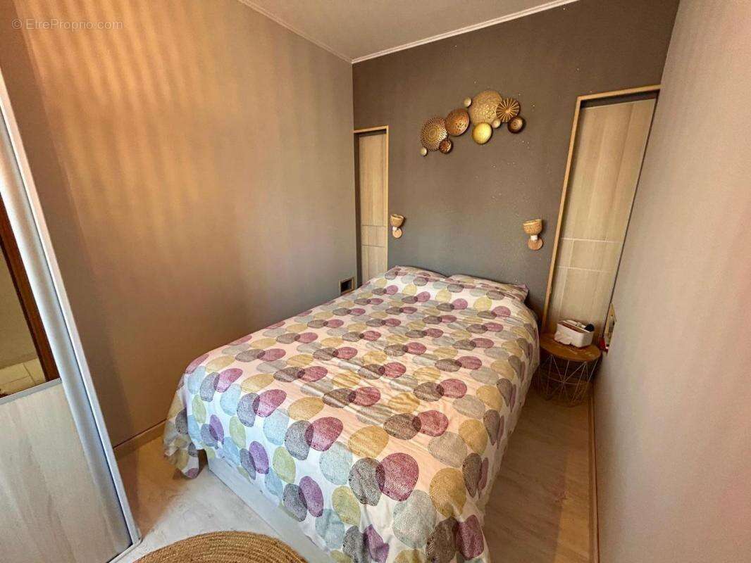 Appartement à ROQUEBRUNE-SUR-ARGENS
