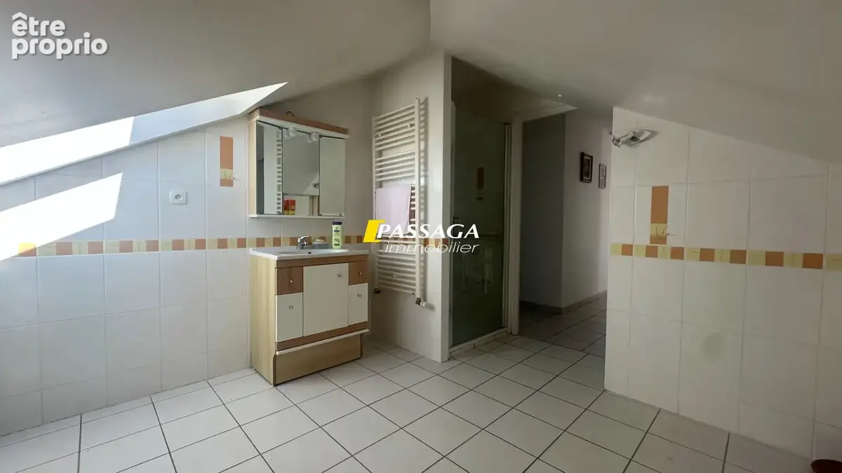 A VENDRE - Appartement 3 pièces avec grand garage - ONET LE CHATEAU - photo 8