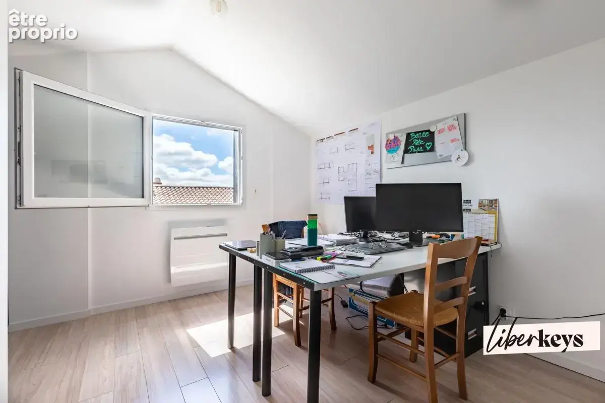 Maison contemporaine - 5 chambres - 133m2 - photo 10