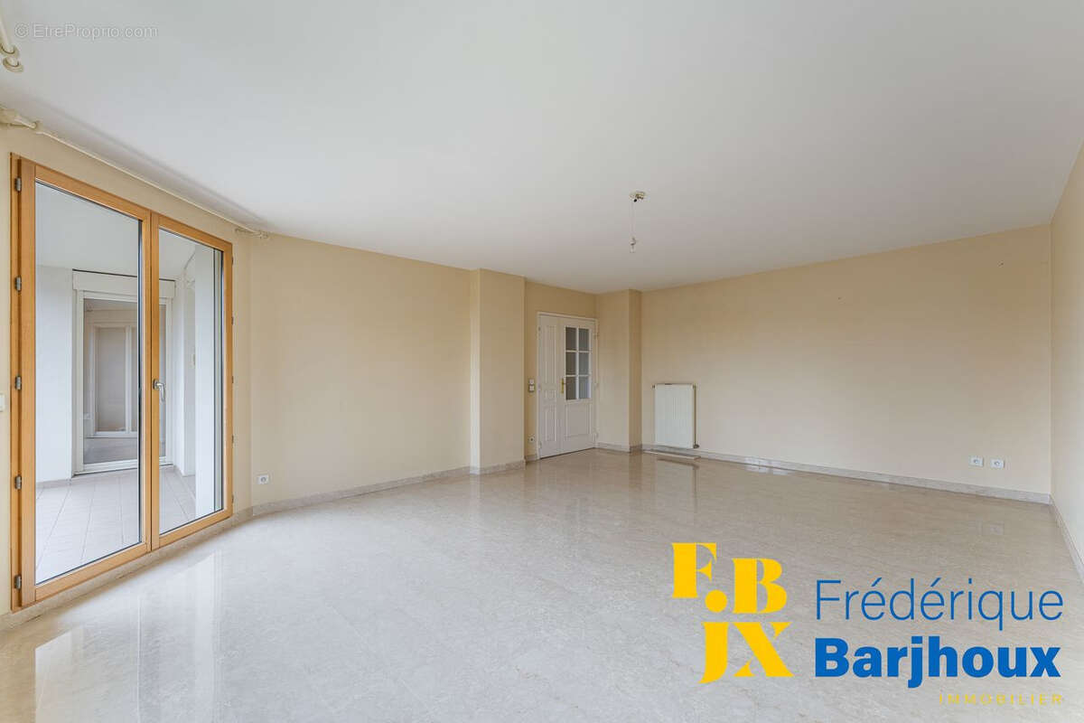 Appartement à CHARBONNIERES-LES-BAINS