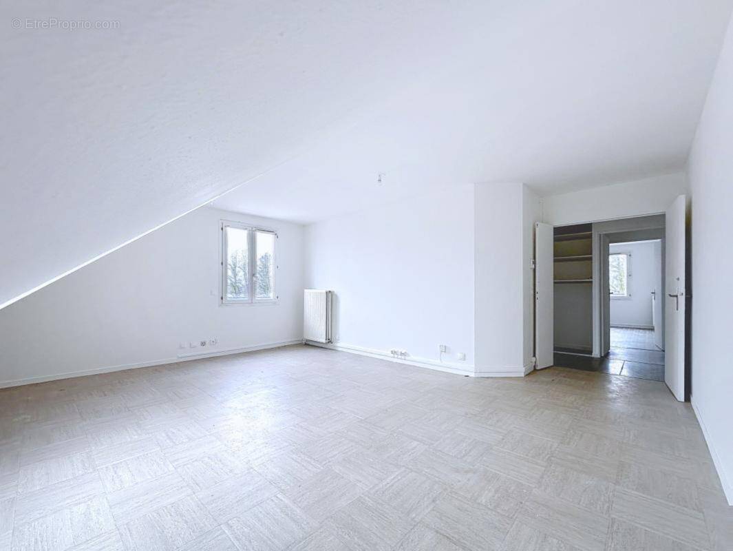 Appartement à TORCY