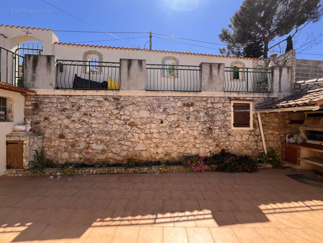 A vendre -Maison de maçon et garage  avec vue dégagée-Marseille 11 ème arrondissement - photo 12