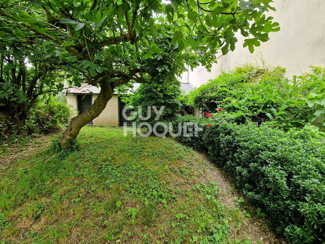 Maison ancienne de 8 pièces à vendre au centre-ville de Château-Gontier-sur-Mayenne - photo 5