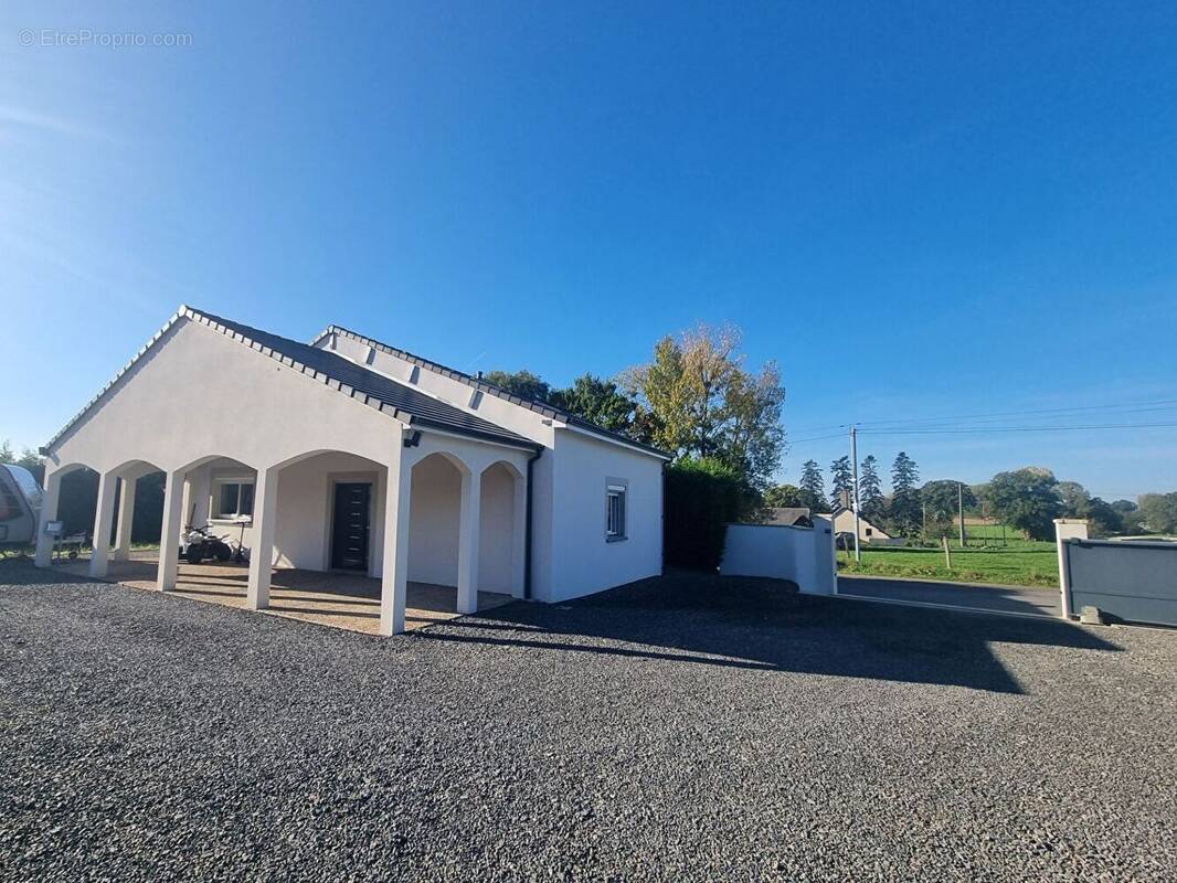Maison à SAINT-QUENTIN-SUR-LE-HOMME