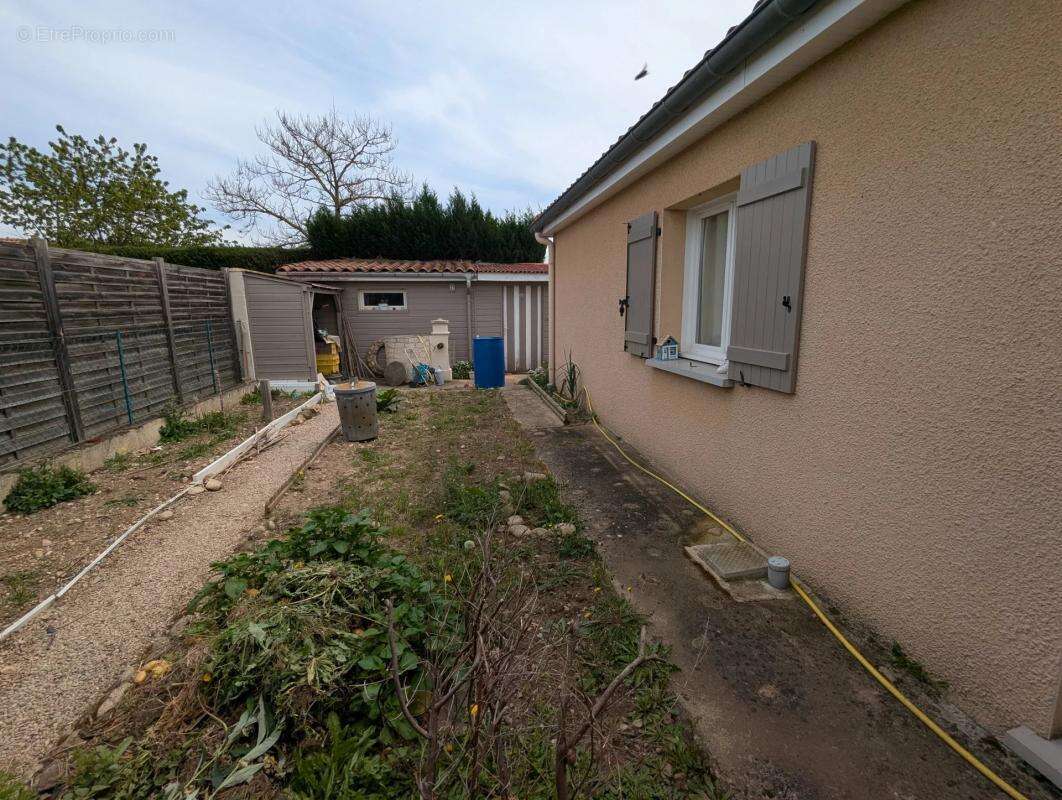 Maison à VEAUCHETTE