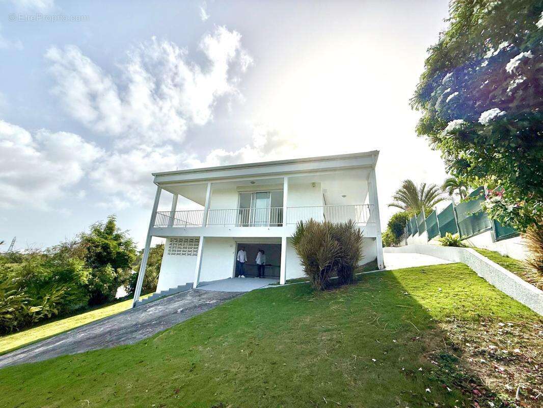 À vendre – exclusivité – maison t5 à sainte-anne (97180) - photo 16