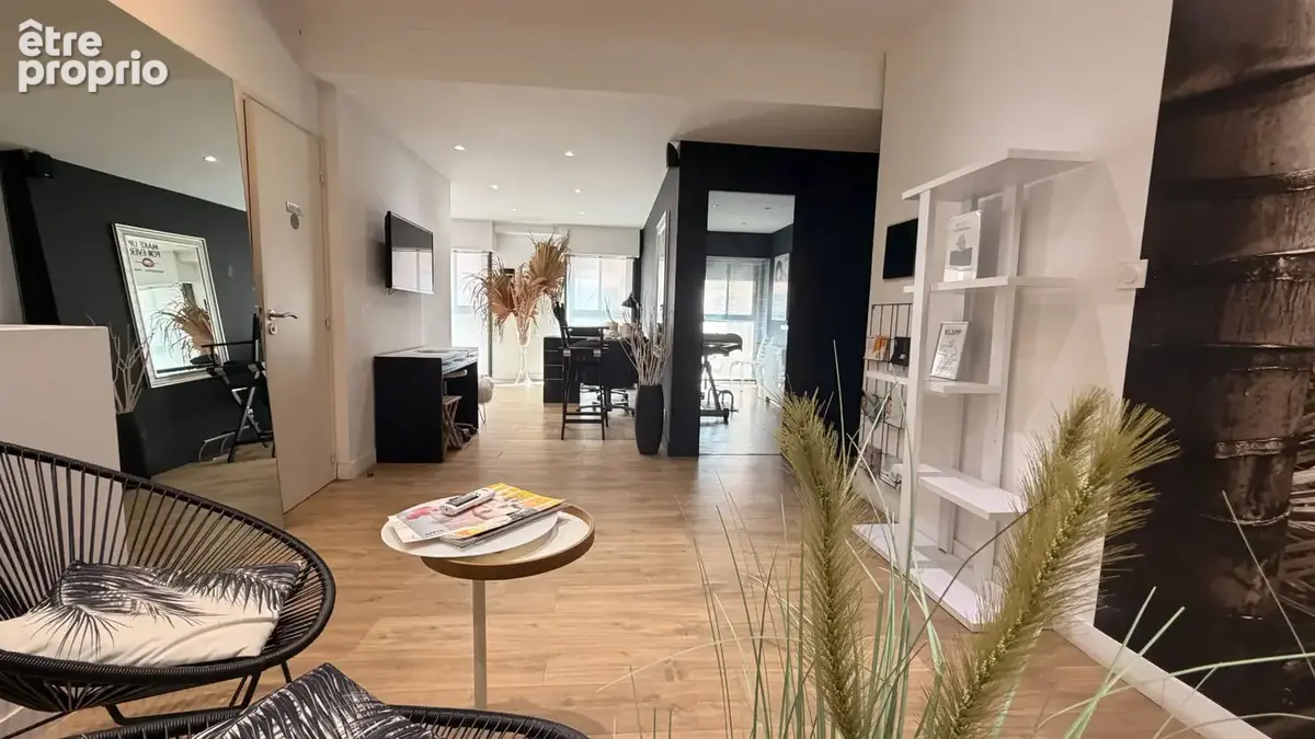 Opportunite cession de droit au bail local 120 m2 idealement situe dans le centre ville de toulon en angle de rue disposant de b - photo 6