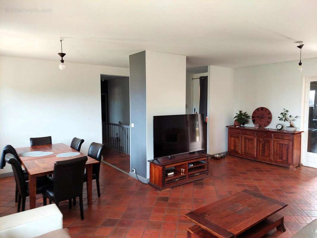 Photo 5 - Maison à LA TOUR-DE-SALVAGNY