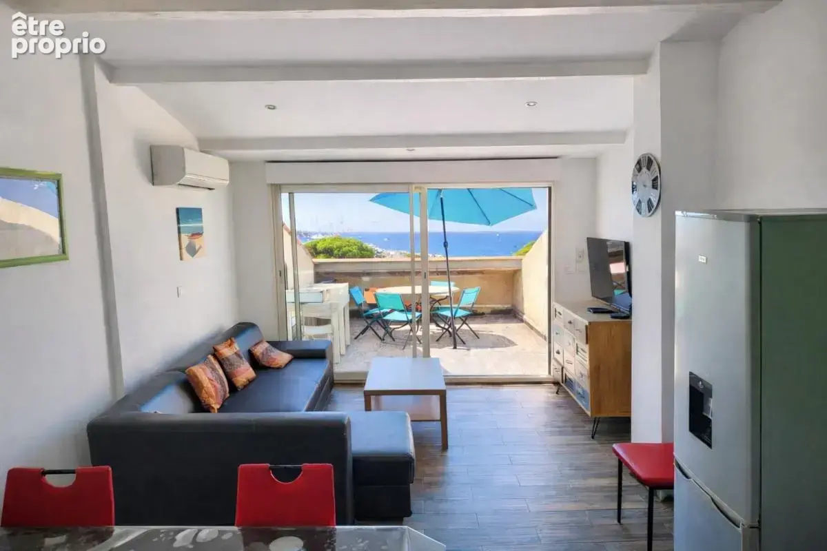 Duplex T2/3 climatisé – Vue mer & port – Terrasse 19 m² – Vendu meublé - photo 2